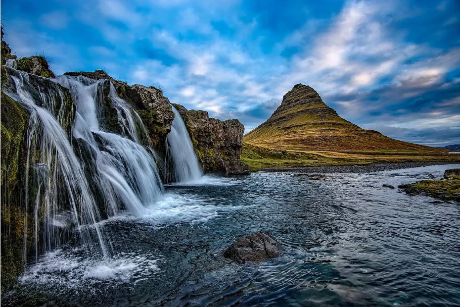 Montagnes et cascades en Islande